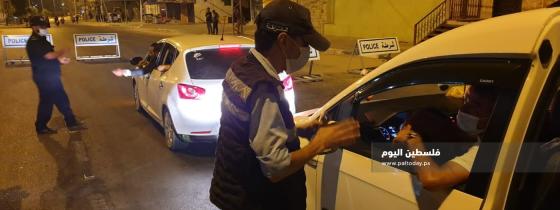 تشديد إجراءات منع التجول واحتجاز عشرات المواطنين المخالفين بقطاع غزة