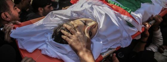 تشيع جثمان الشهيد الطفل محمد الجحجوج الذي استشهد برصاص الاحتلال شرق غزة أمس