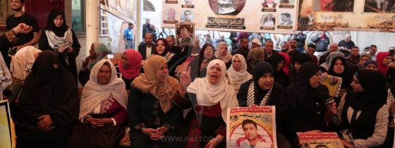 اعتصام اهالى الاسرى امام مقر الصليب الاحمر بمدينة غزة
