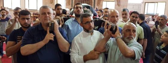 جماهير غفيرة تُشيع جثمان الشهيد حسين أبو عويضة "بائع البراد" في مدينة غزة