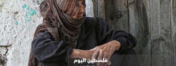 ملامح الهم والحزن على وجه مسنة تجلس أمام منزلها في حي الشجاعية عقب إعلان استشهاد الأسير سعدي الغرابلي