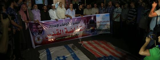 بالصور: الجهاد في مدينة غزة تنظم مسيرة الوفاء لاسناد انتفاضة القدس