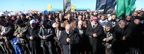 بالصور:غزة تؤدون صلاة الغائب على الصياد الشهيد"محمدالهسي"