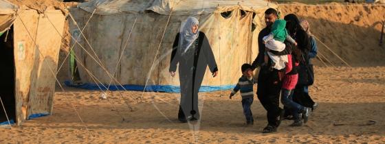 توافد الفلسطينيون إلى خيام العودة عيشة مسيرة العودة الكبرى شرق جباليا