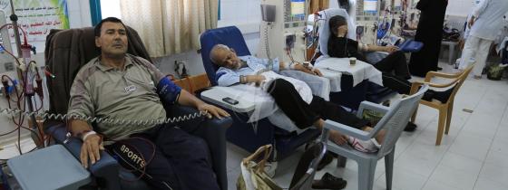 بالصور:وقفة بمشاركة مرضى الكلى في مشفى الشفاء بغزة احتجاجاً على استمرار الحصار وتفاقم أزمة الكهرباء