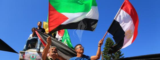 بالصور:مظاهر احتفال الغزيين باتمام المصالحة الفلسطينية بساحة الجندى المجهول بغزة