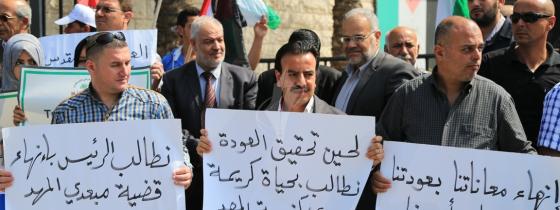 بالصور:وقفة لمبعدى كنيسة المهد أمام مجلس الوزراء في الذكرى الـ14 لإبعادهم