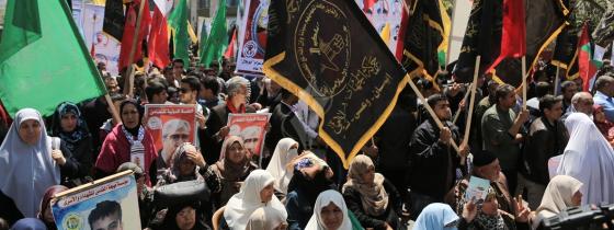 بالصور: فصائل العمل الوطني في غزة تنظم مسيرة حاشدة في ذكرى يوم الأسير الفلسطيني