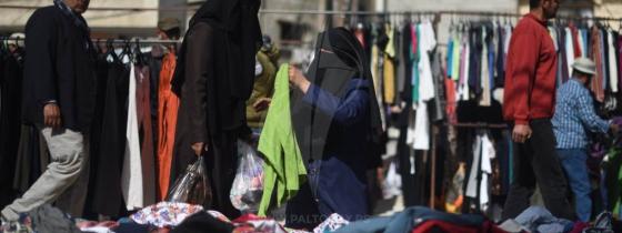 "البالة" فى غزة . مقصد الأغنياء وقبلة الفقراء .