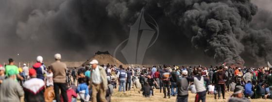 آلاف الفلسطينيين يشاركون في جمعة "الشباب الثائر" السلمية على حدود غزة