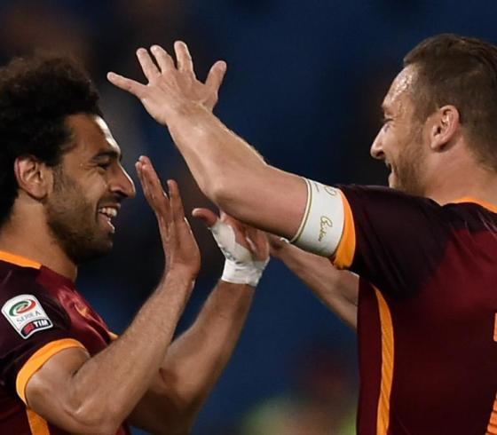 لاعب نادي روما توتي وزميله المصري محمد صلاح