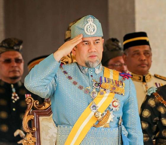 الملك سلطان محمد الخامس يتخلى عن الحكم