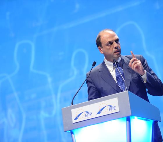 وزير الداخلية الإيطالي أنجيلينو ألفانو