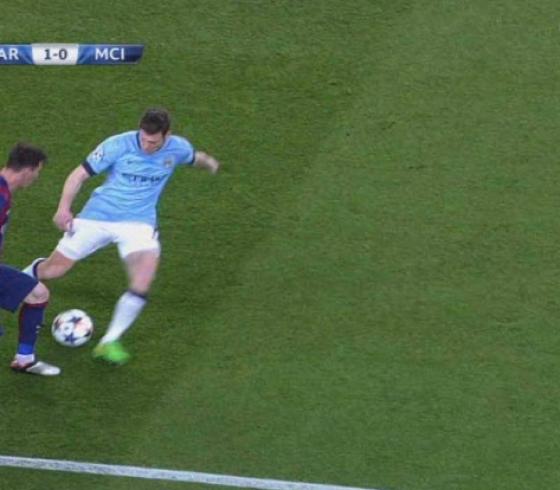 كوبري ميسي بميلنر لاعب مانشستر سيتي