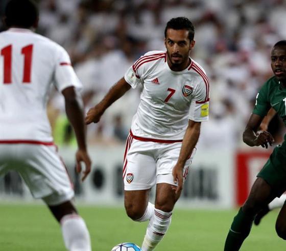 لاعبو المنتخبين السعودي و الاماراتي