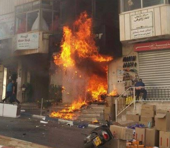 احراق عمارة سكنية