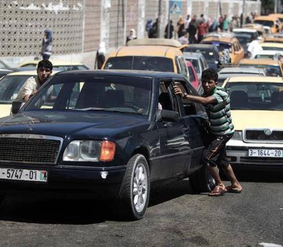 صورة أرشيفية لسيارات غزة