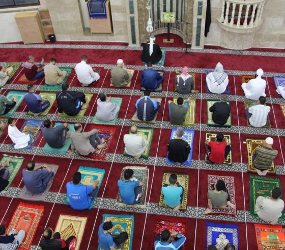 صلاة الفجر مسجد الرحمن (5)