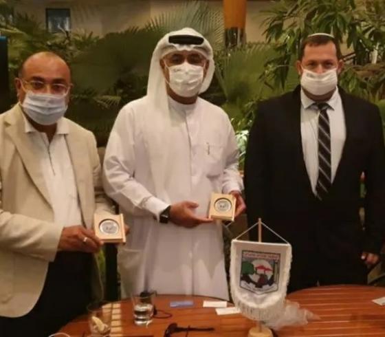 صورة لمسؤولين إسرائيليين في الامارات