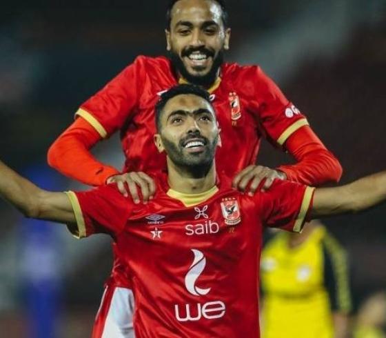 عزل اللاعبين المصريين شحات وكهربا