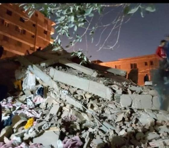انهيار عقار سكني في جسر السويس.jpg