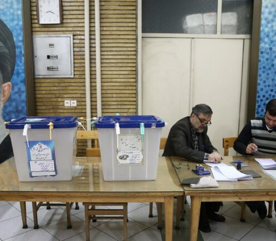 الخامنئي يدلي بصوته في الانتخابات الرئاسية الايرانية