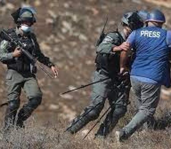 الاحتلال يقرر الإفراج عن الصحفي الزبدة مقابل غرامة مالية