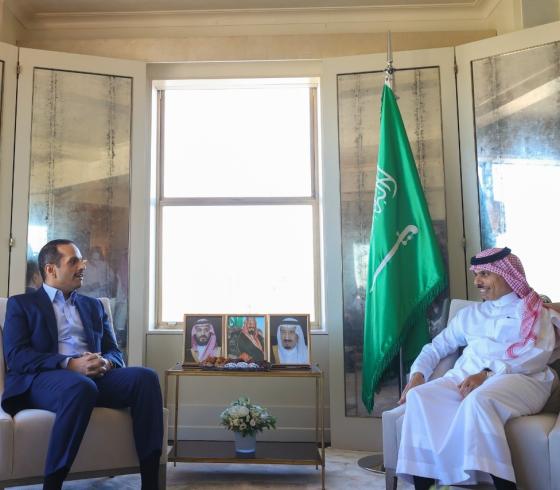 وزير الخارجية فيصل بن فرحان التقى نظيره القطي محمد بن عبد الرحمن آل ثاني.jpg