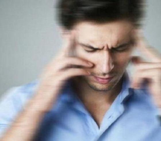 أسباب الدوخة أو الصداع عند النساء والرجل .. أعراضها الشائعة وطرق علاجها في البيت
