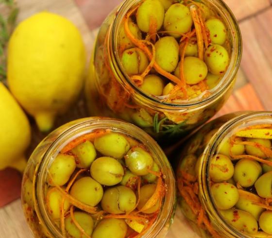 طريقة-كبس-الزيتون-الأخضر-على-الطريقة-الفلسطينية.jpg