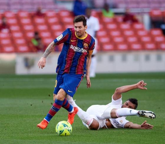 برشلونة يطلب استثناء من الليجا لضم ميسي