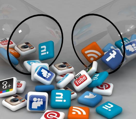 العمل- مواقع التواصل- سوشيال.jpg