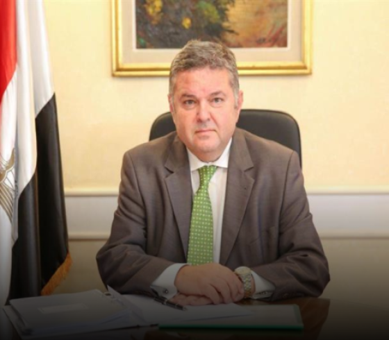 الكاتب هشام توفيق