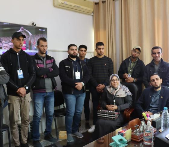 طلبة العلاقات العامة بكلية الأقصى يطلعون على عمل العلاقات العامة بداخلية غزة