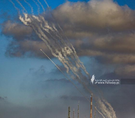 رشقة صاروخية.JPG