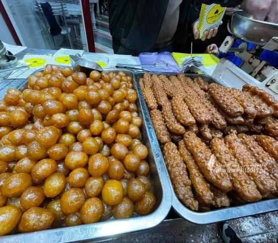 تفسير رؤية توزيع الحلوى في المنام للمتزوجة