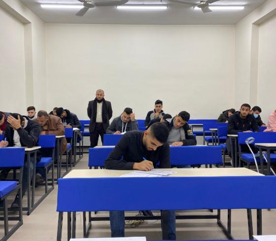 بدء الامتحانات النهائية في جامعةالإسراء (2).jpg