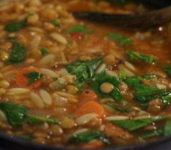 طريقة عمل شوربة لسان العصفور بالدجاج