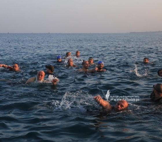 سباحة فى بحر غزة- ارشيفية