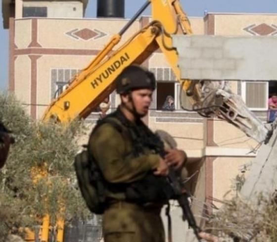 صورة ارشيفية- هدم منزل لمواطن فلسطيني.jpg