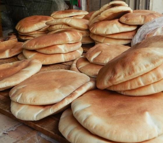 بدأ من غداً الجمعة.."الاقتصاد" بغزة تعلن زيادة وزن ربطة الخبز