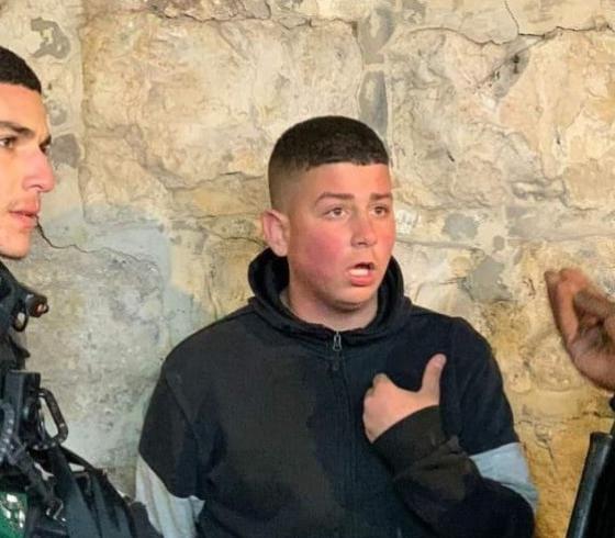 قوات الاحتلال تعتقل الفتى عمر حزينة من البلدة القديمة بالقدس.jpg