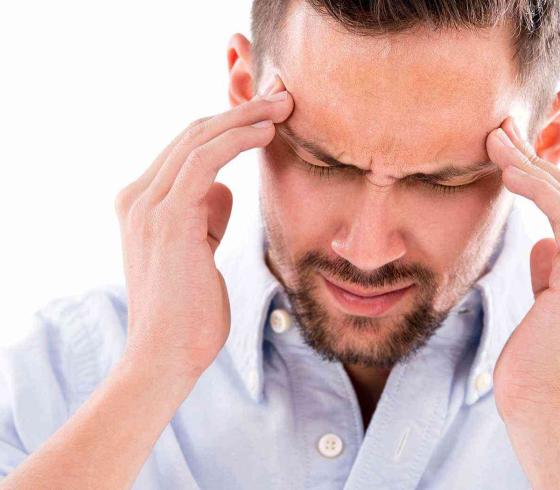 كيف يمكن التخلص من الصداع من دون أدوية؟ طبيب يكشف