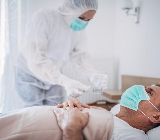 خبيرة: مجرّد تواجدك قرب المرضى "يحفّز" مناعتك استعدادا لعدوى محتملة!