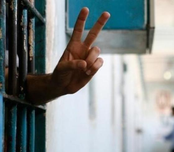 الحركة الأسيرة تعلن انتصارها على السجّان وتوقف خطوة الإضراب عن الطعام