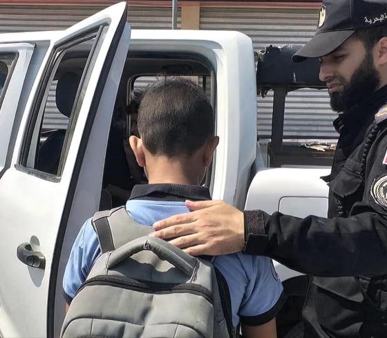 صور تسرب طلبة المدارس بغزة.. سلوك فردي ووزارة التعليم تتخذ نظام محوسب للضبط والشرطة حاضرة