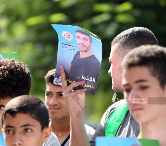 وقفة تضامن مع الاسرى ناصر ابو حميد امام مقر الصليب الاحمر بغزة (10).jpg