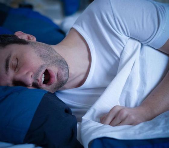 هل يمكن أن يسبب الشخير الموت في المنام؟