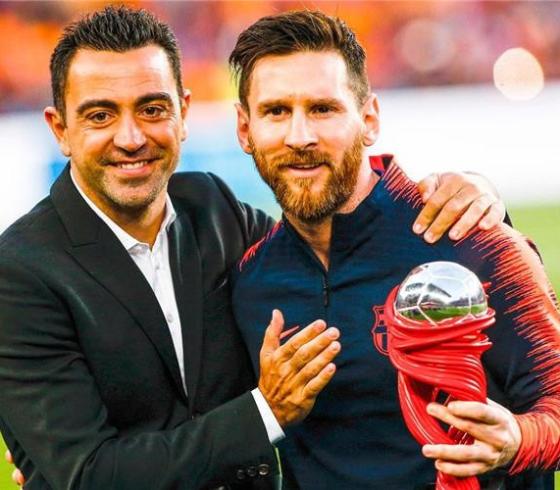 هل  يخشى تشافي عودة ميسي إلى برشلونة؟!
