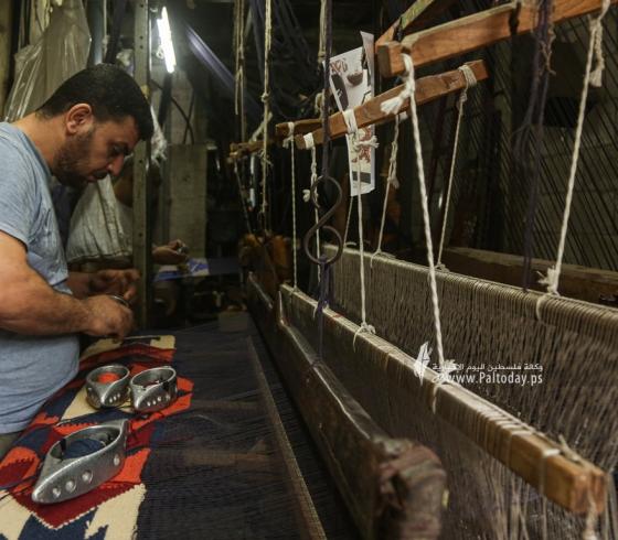 صناعة السجاد اليدوي في غزة حرفة تراثية صامدة في وجه الزمن (6).JPG